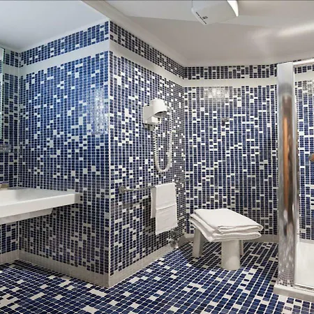 Portoghesi 3* רומא
